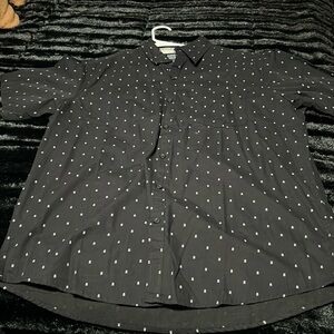 Men’s Causal Button Down in a XL (fits more like large)